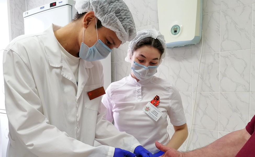 Студенты Чебоксарского медколледжа проходят практику в госпитале ветеранов