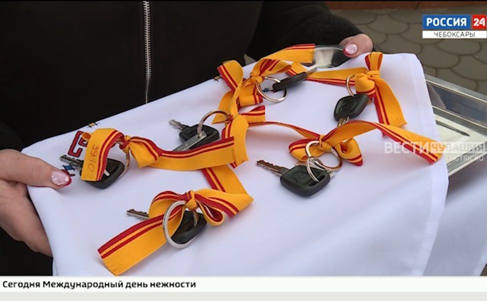 Парк школьных автобусов Чувашии пополнился ещё 12-ю новыми машинами