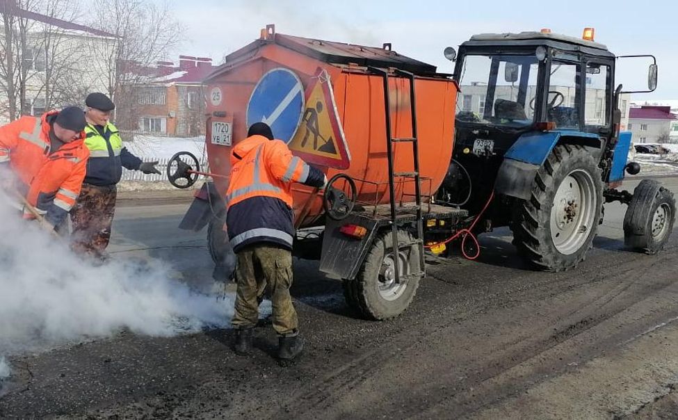 Олег Николаев призвал привести в порядок дороги после зимы