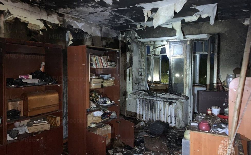 Из-за непотушенной сигареты загорелась квартира в Канаше. Пострадала пенсионерка