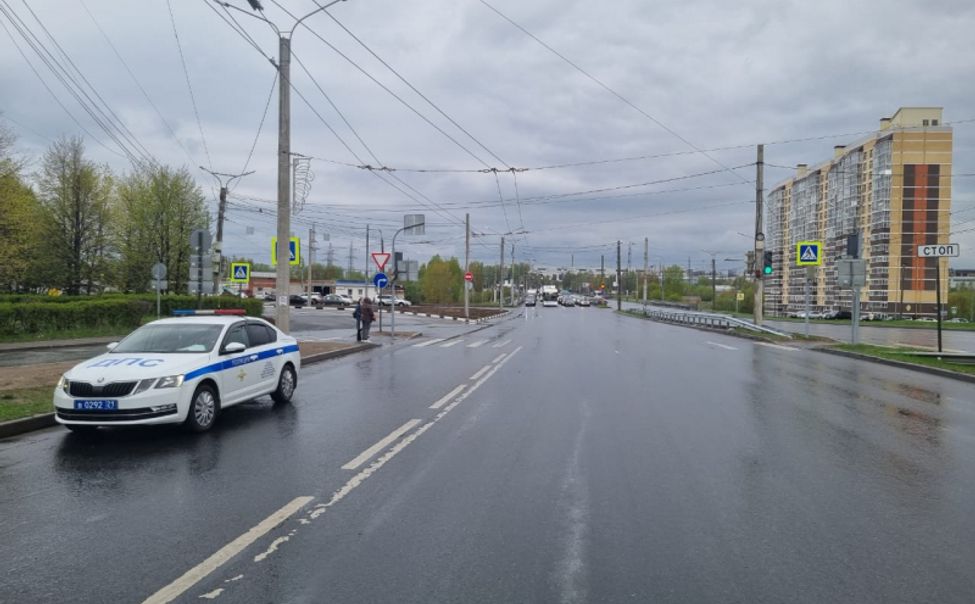 В Чебоксарах 9-летний мальчик на электросамокате попал под колеса автомобиля