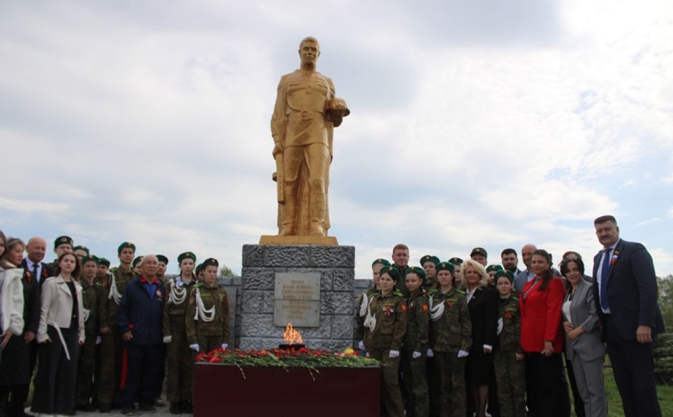 В Чебоксарском округе открыли аллею городов-героев и высадили 80 кедров