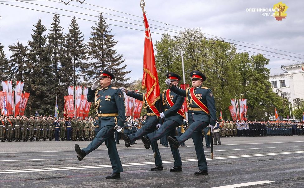 В военном параде в Чебоксарах приняли участие более 700 военнослужащих и 75 единиц техники В военном параде в Чебоксарах приняли участие более 700 военнослужащих и 75 единиц техники