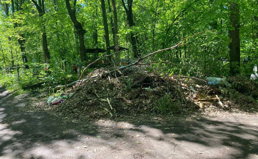 Прокуратура потребовала очистить от мусора муниципальные кладбища Цивильского округа