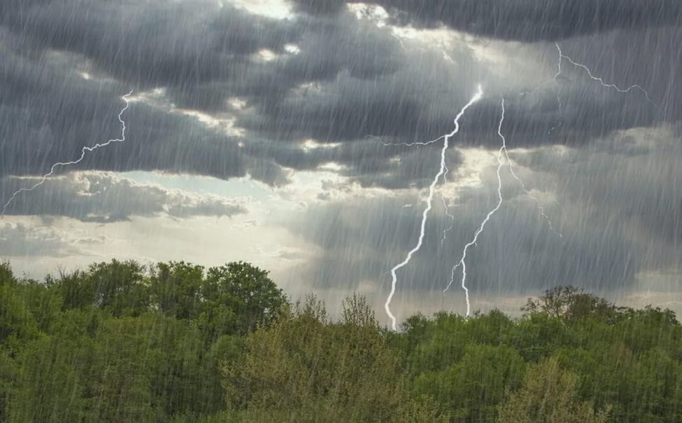 Из-за непогоды ко конца дня в Чувашии объявлен ЖЁЛТЫЙ уровень опасности