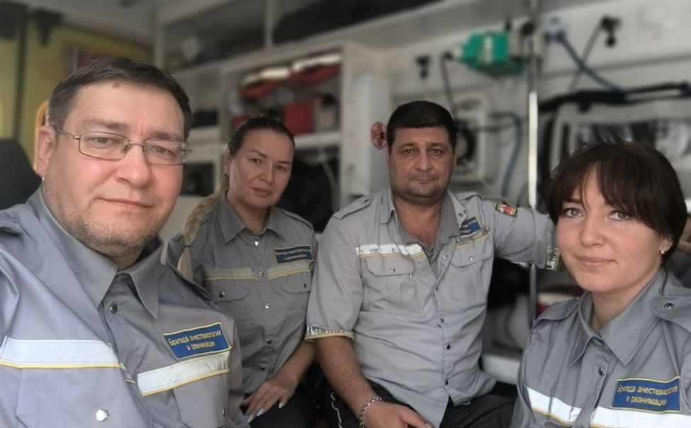 В Чебоксарах бригада скорой помощи спасла жизнь мужчине с проникающей раной живота