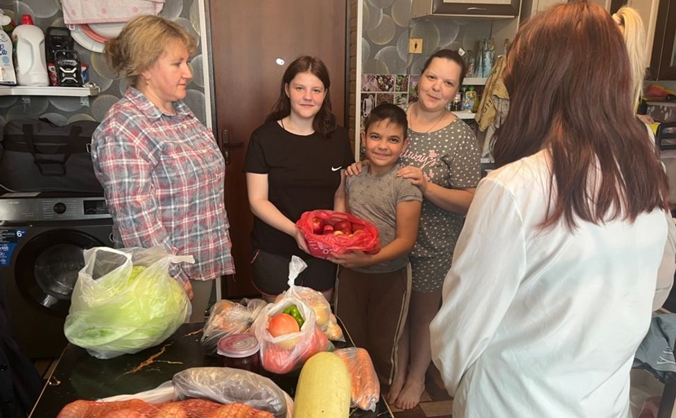 Юные алатырские волонтеры поддержали многодетные семьи