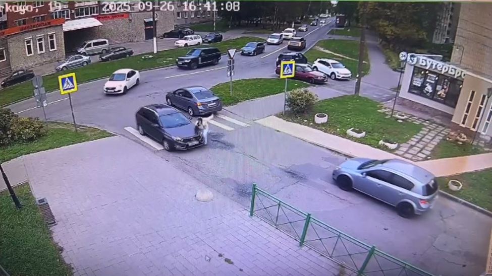 В Чебоксарах "Лада" сбила девочку-подростка на "зебре"