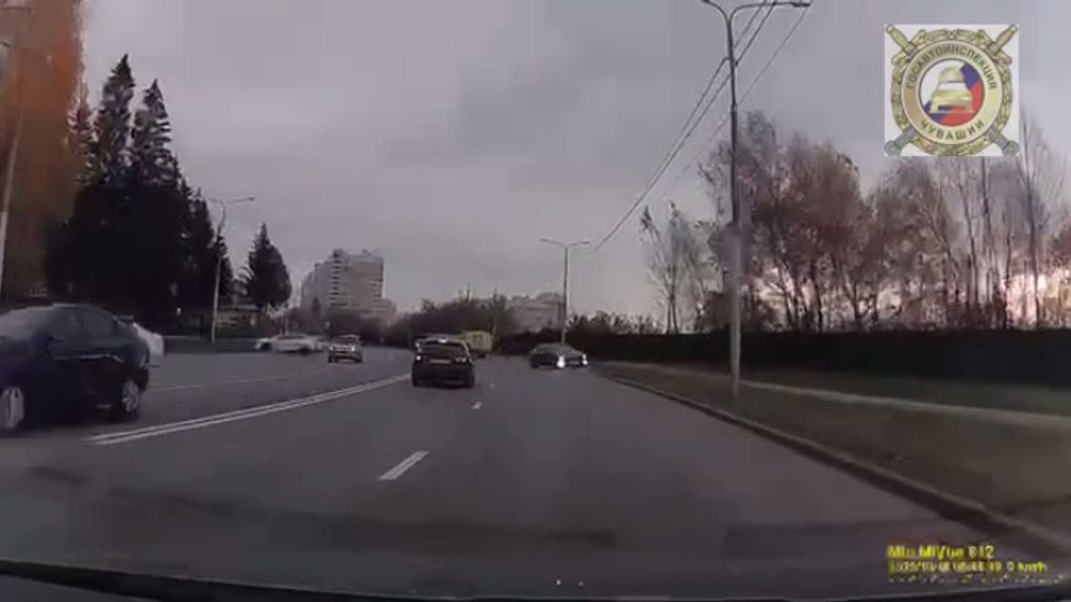 Утром в Чебоксарах в результате ДТП серьезно пострадала женщина