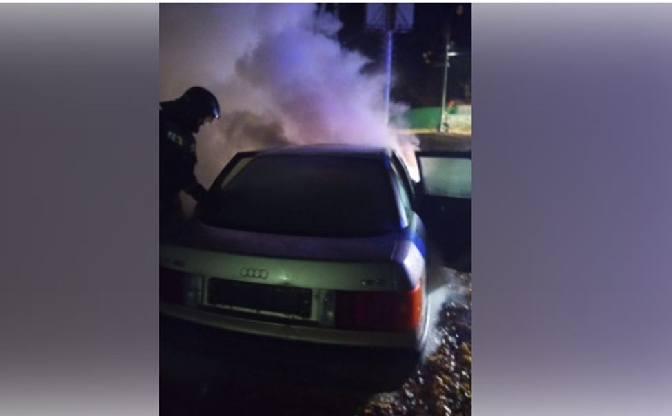 В Чебоксарском округе спасатели потушили автомобиль