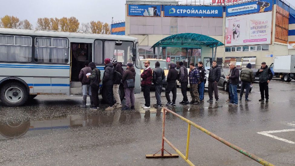 В Чебоксарах провели миграционную проверку