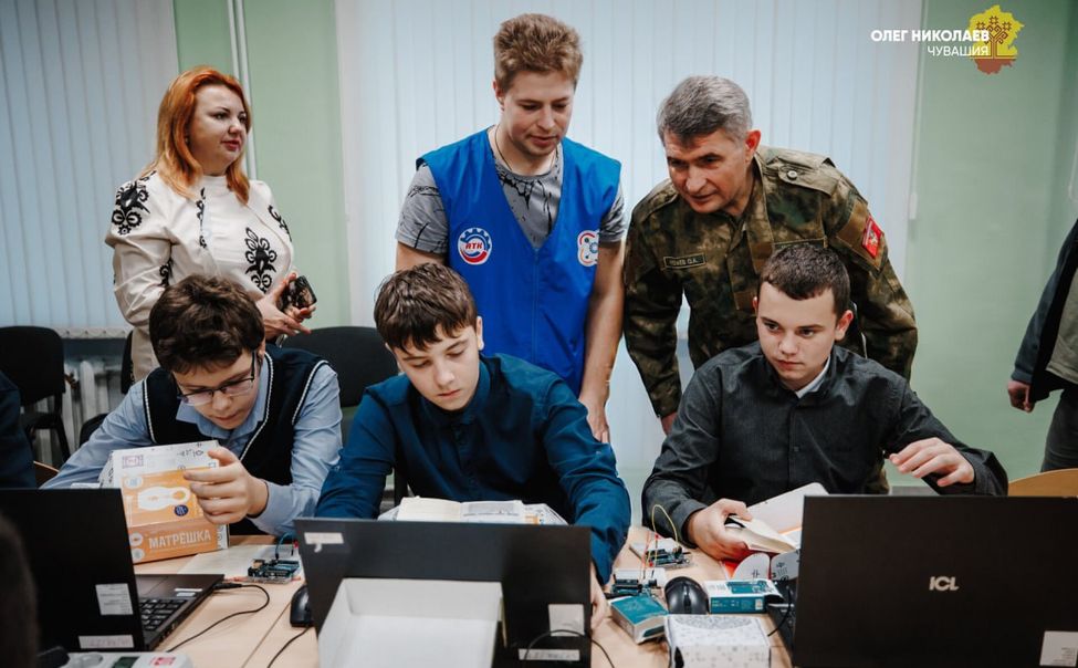 Глава Чувашии навестил подшефную школу в Бердянском округе