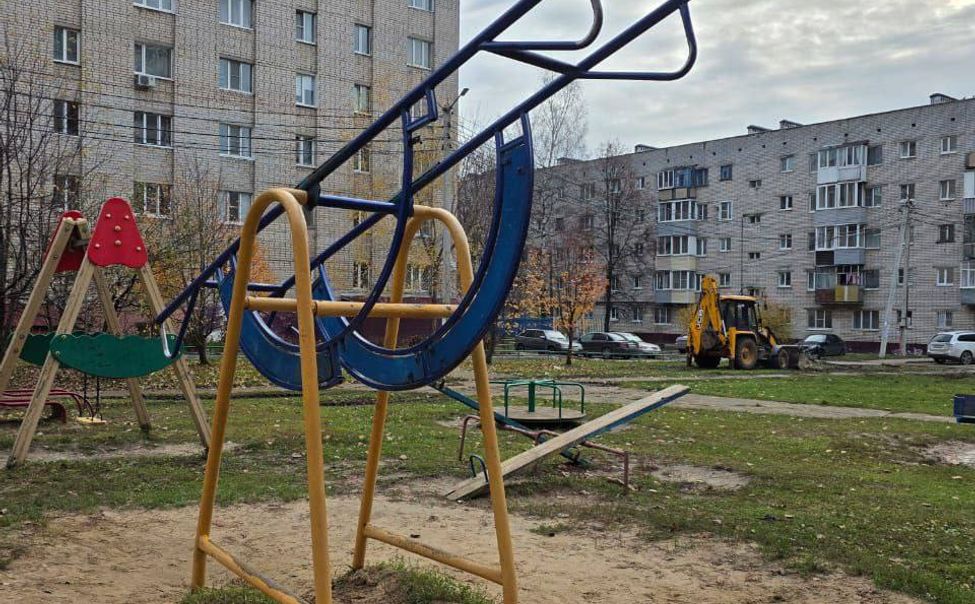 В Чебоксарах ребенок сломал руки на качели-балансире