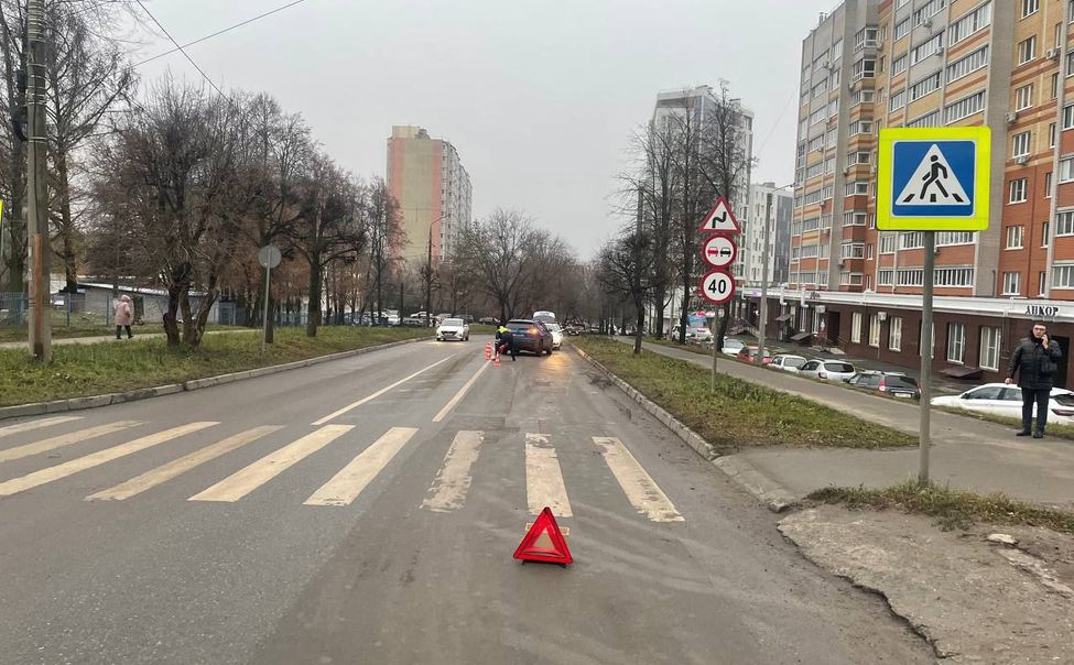 В Чебоксарах автоледи на джипе сбила девочку-подростка