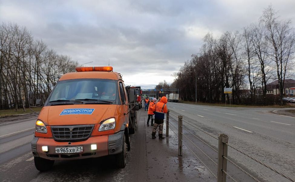На чувашских дорогах к зимнему сезону проводят "генеральную уборку"