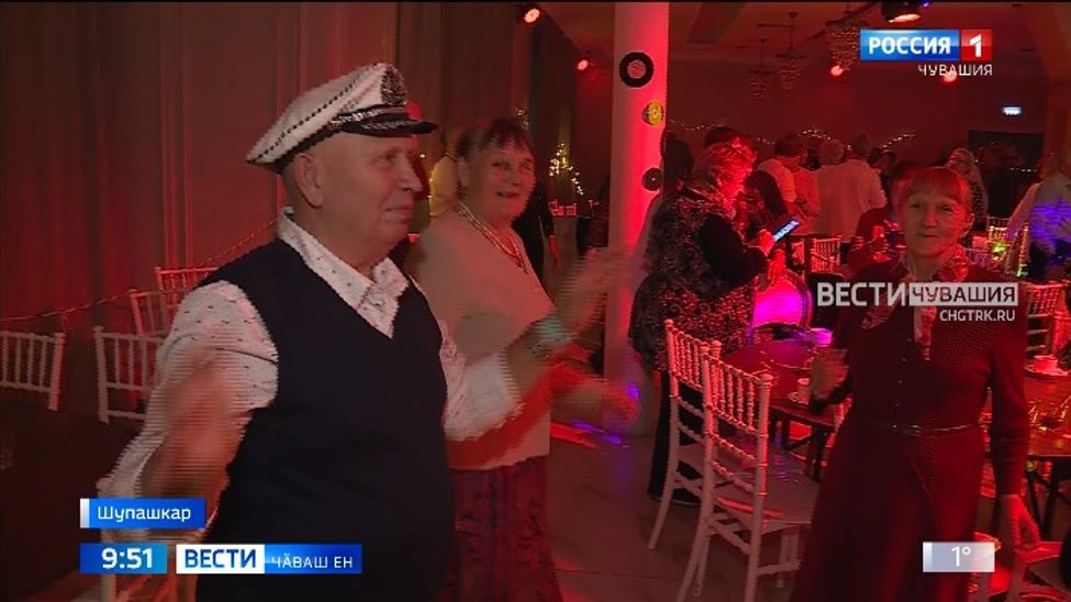 Пӗр-пӗринпе калаҫса кӑмӑлне уҫрӗҫ, ташӑ картинче савӑнчӗҫ