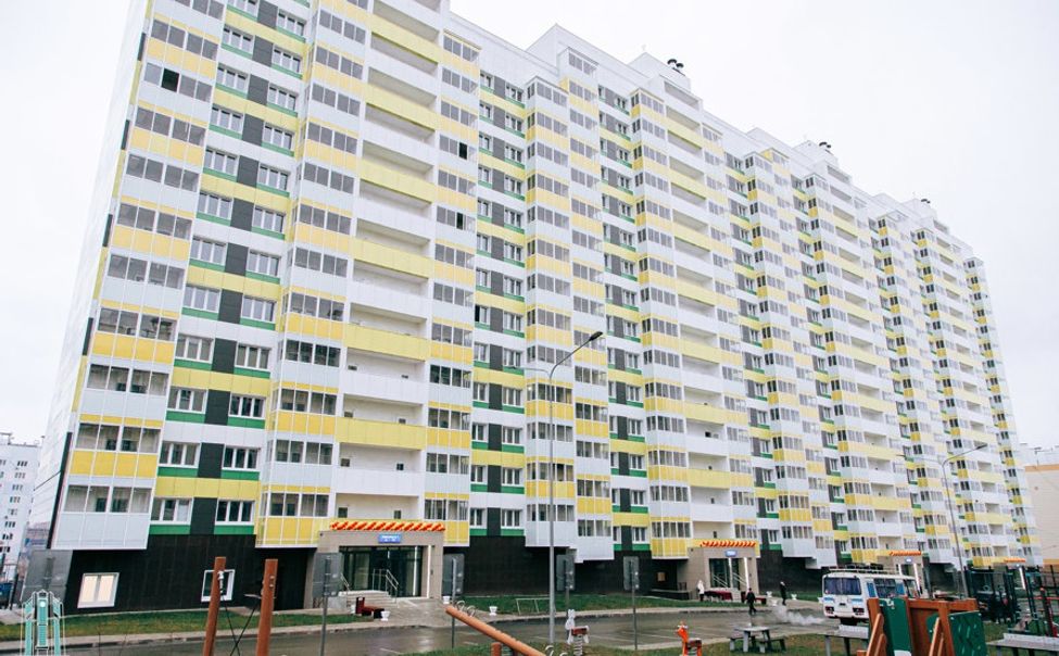 В Чебоксарах 30 детей-сирот получили квартиры в новостройке