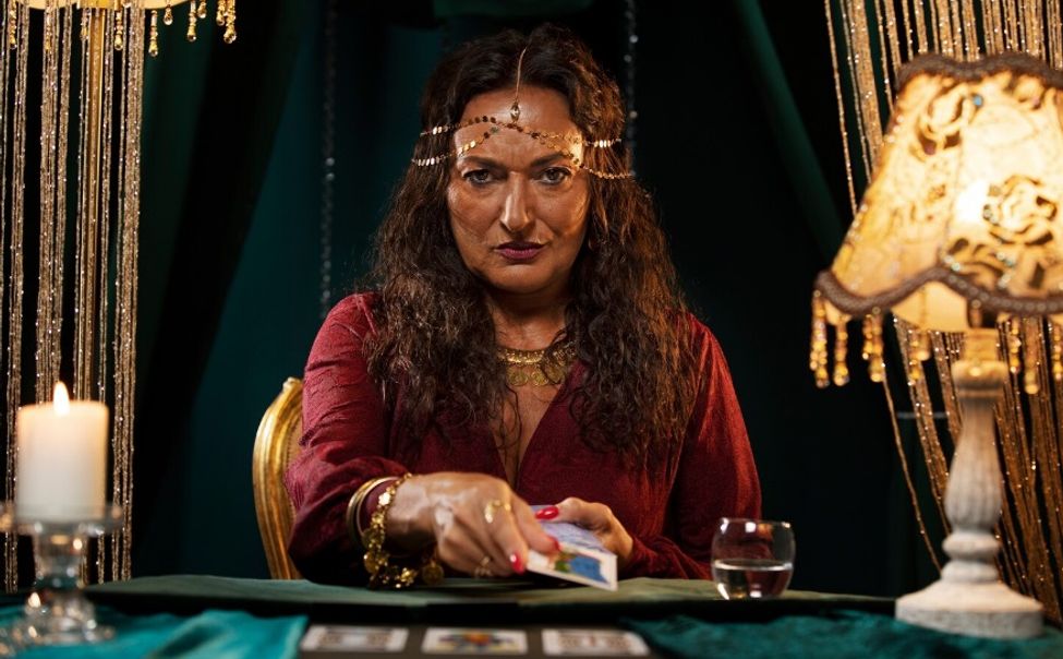 Чебоксарка, желая пройти обучение по эзотерике, стала жертвой мошенников