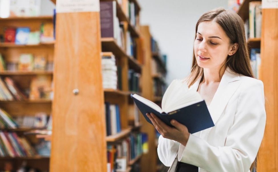 Библиотекарь из Чебоксар перечислила мошенникам более 700 тыс рублей Библиотекарь из Чебоксар перечислила мошенникам более 700 тыс рублей