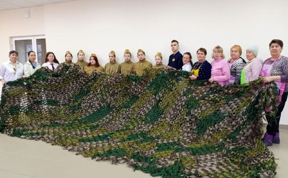 Янтиковские волонтёры сплели километры масксетей для бойцов СВО 