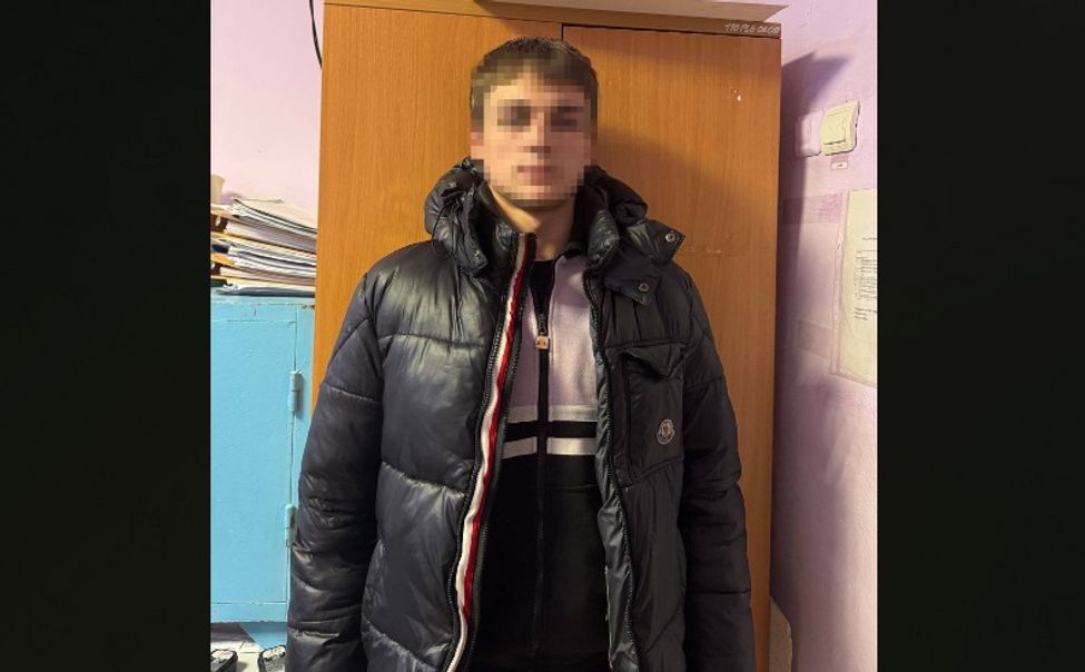 Полицейские Чебоксар задержали подростка, подозреваемого в мошенничестве под предлогом доставки цветов