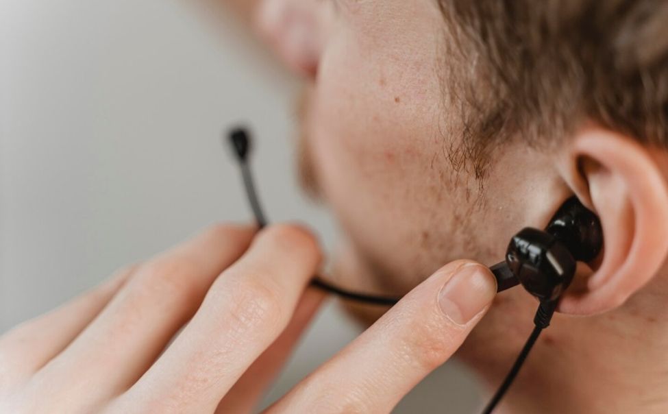 Житель Ибресинского округа осужден за попытку сдать экзамен с микронаушником 
