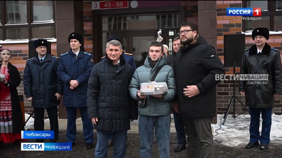 Накануне Нового года 64 человека получили благоустроенные квартиры