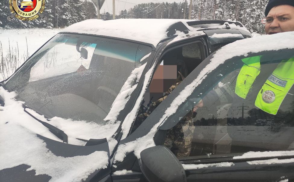 В Чувашии госавтоинспекторы оперативно помогли водителю, которому внезапно стало плохо за рулём