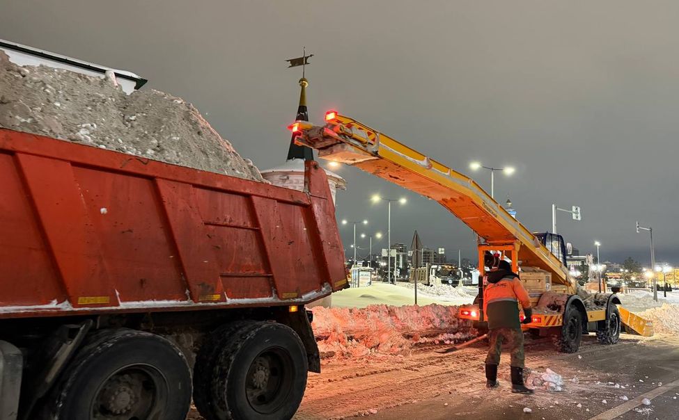 В Чебоксарах ведётся активная борьба со снегом 