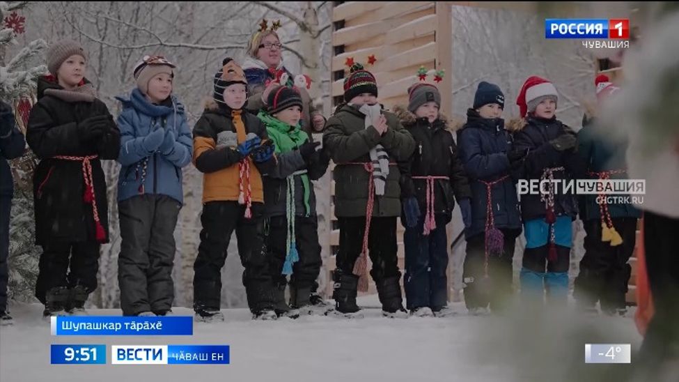 Шур сухаллӑ асамҫӑн театрне йыхравлаҫҫӗ