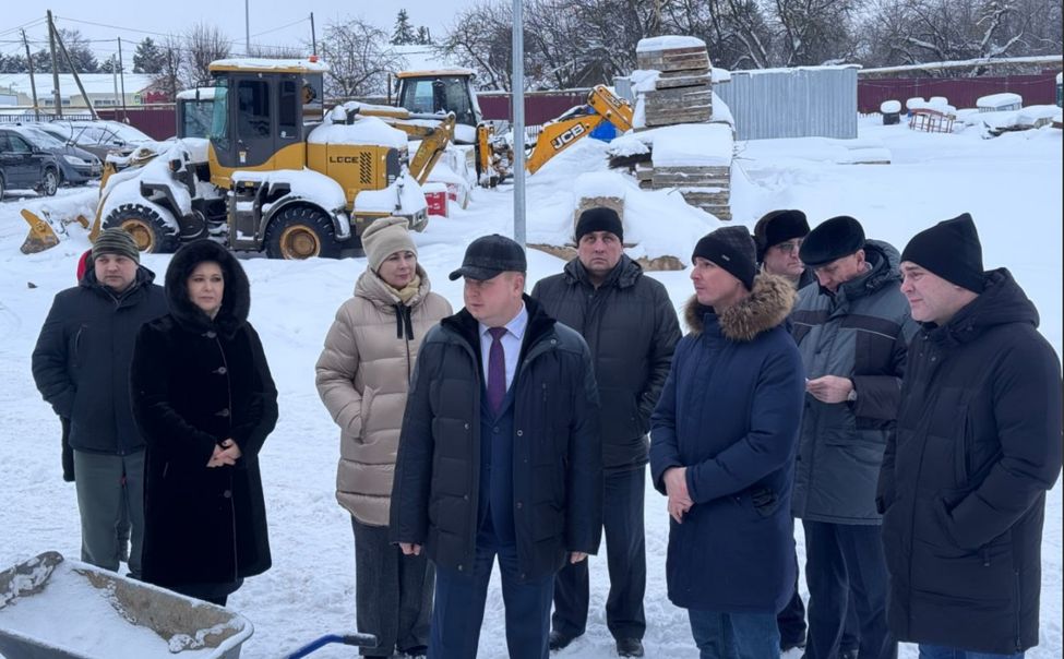 Вице-премьер Степанов поручил ускорить строительство поликлиники в Моргаушах