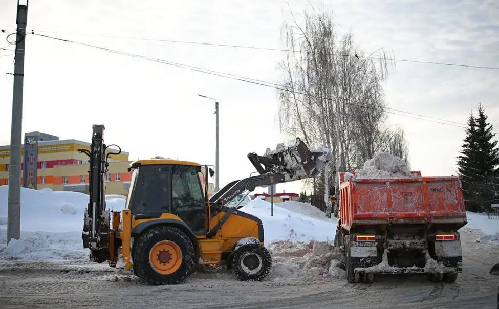 Из Чебоксар за сутки вывезли 4000 кубов снега