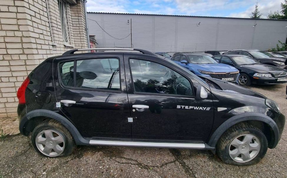 По искам прокуратуры в госсобственность обращены 6 автомобилей