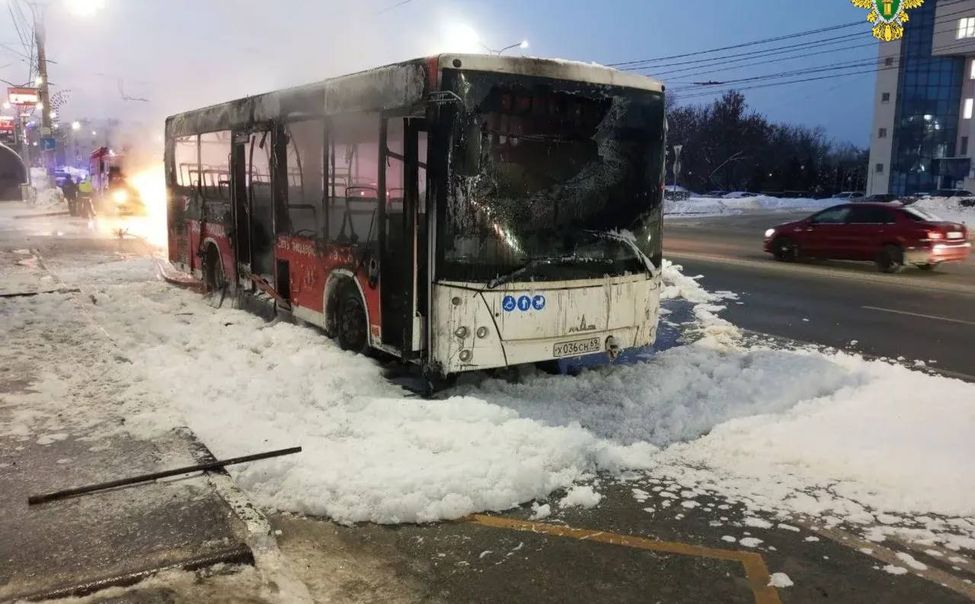 В Чебоксарах загорелся автобус с пассажирами