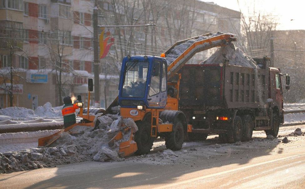 В Чебоксарах в понедельник на снегоуборку вывели 100 спецмашин