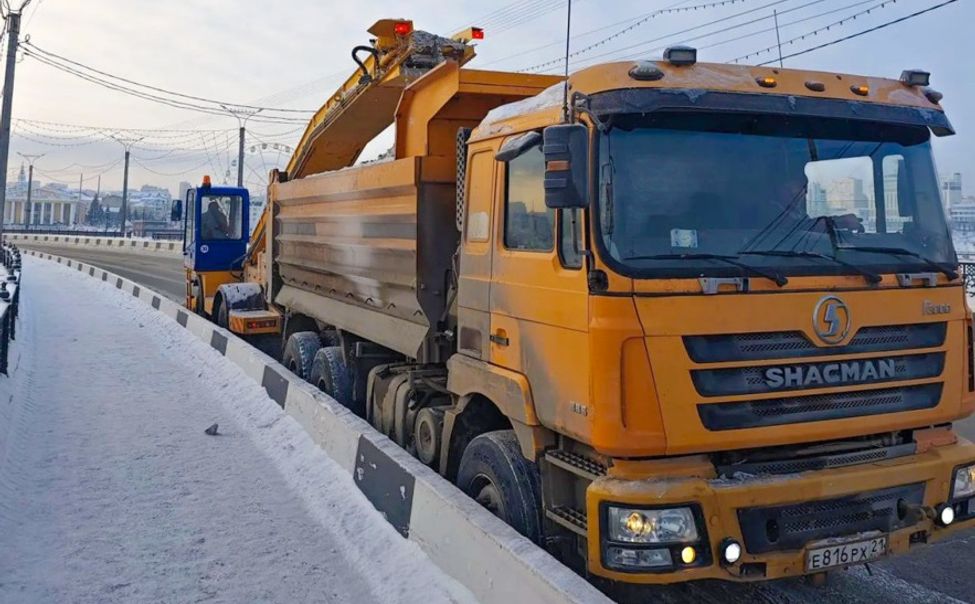 На улицах Чебоксар убирают снег 136 единиц техники На улицах Чебоксар убирают снег 136 единиц техники