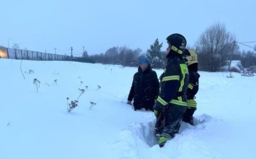 Новочебоксарская пенсионерка застряла в сугробе по дороге на дачу