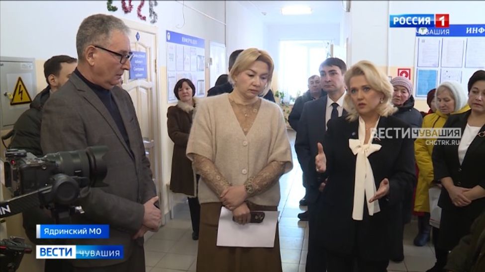 Между оптимизацией и здоровьем: сельчане задали вопросы депутату ГД  РФ Алле Салаевой 