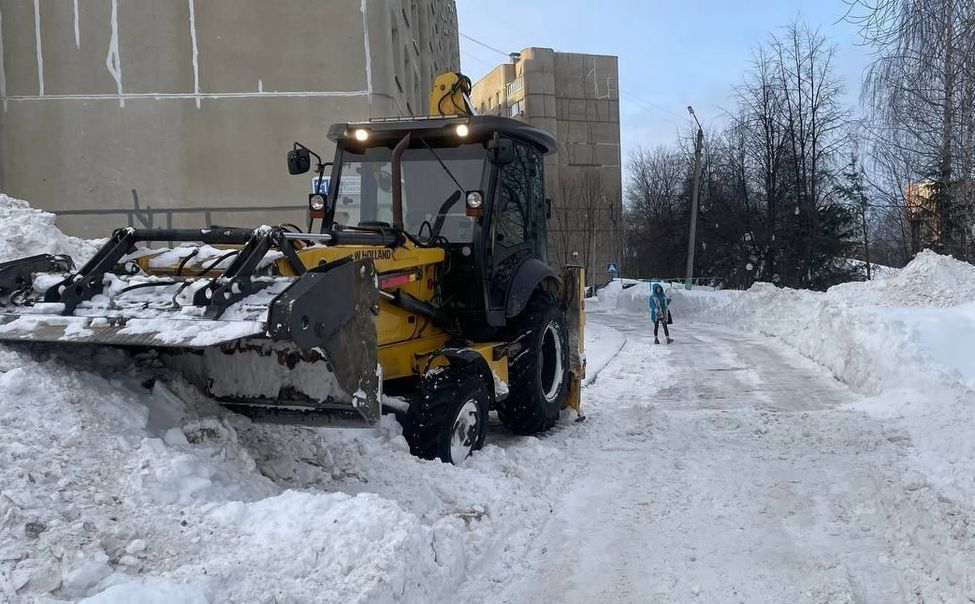 В Чувашии снегоуборочный трактор травмировал пешехода