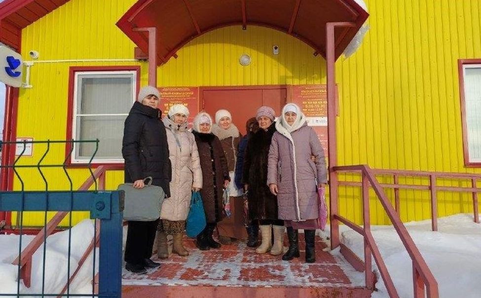 Мобильная бригада доставляет пожилых жителей Батыревского района на диспансеризацию