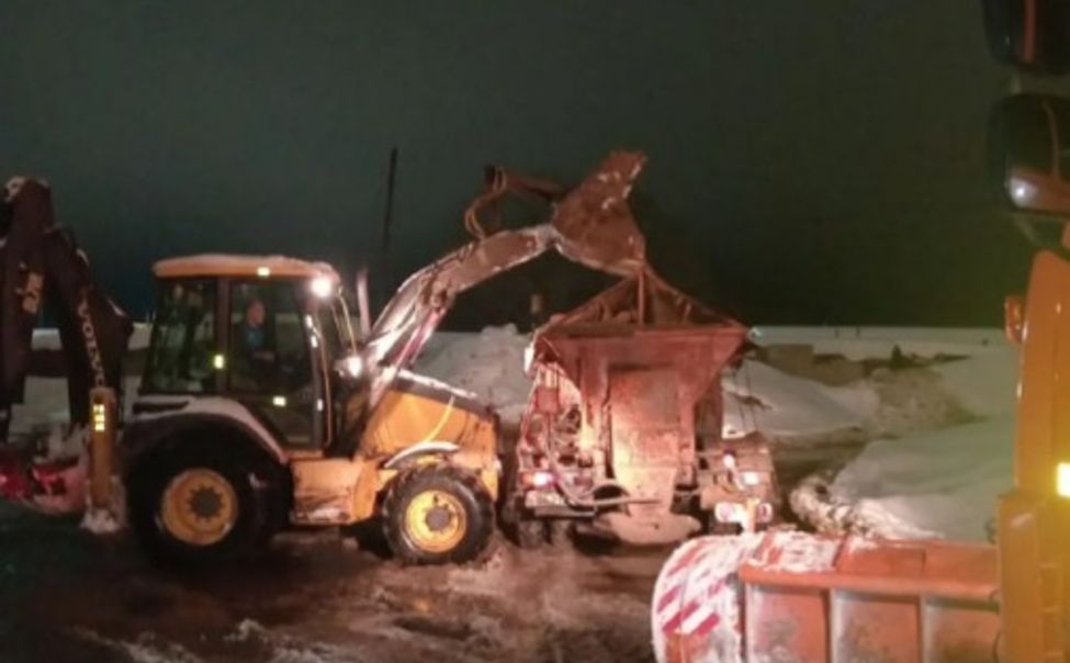 В Новочебоксарске активно расчищают дороги от снега 