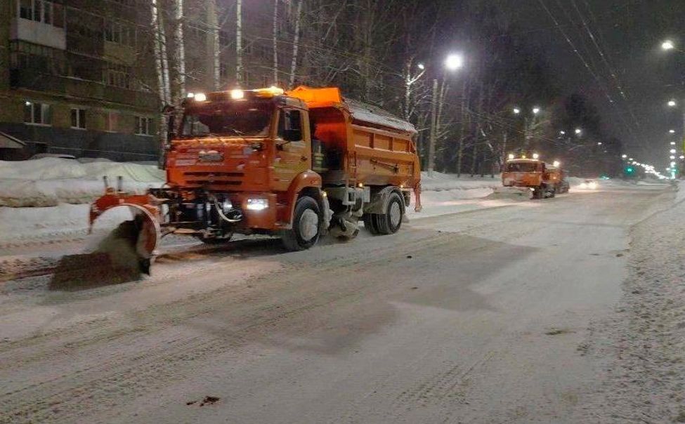 Ночью в Чебоксарах задействовали 73 единицы спецтехники для уборки снега Ночью в Чебоксарах задействовали 73 единицы спецтехники для уборки снега