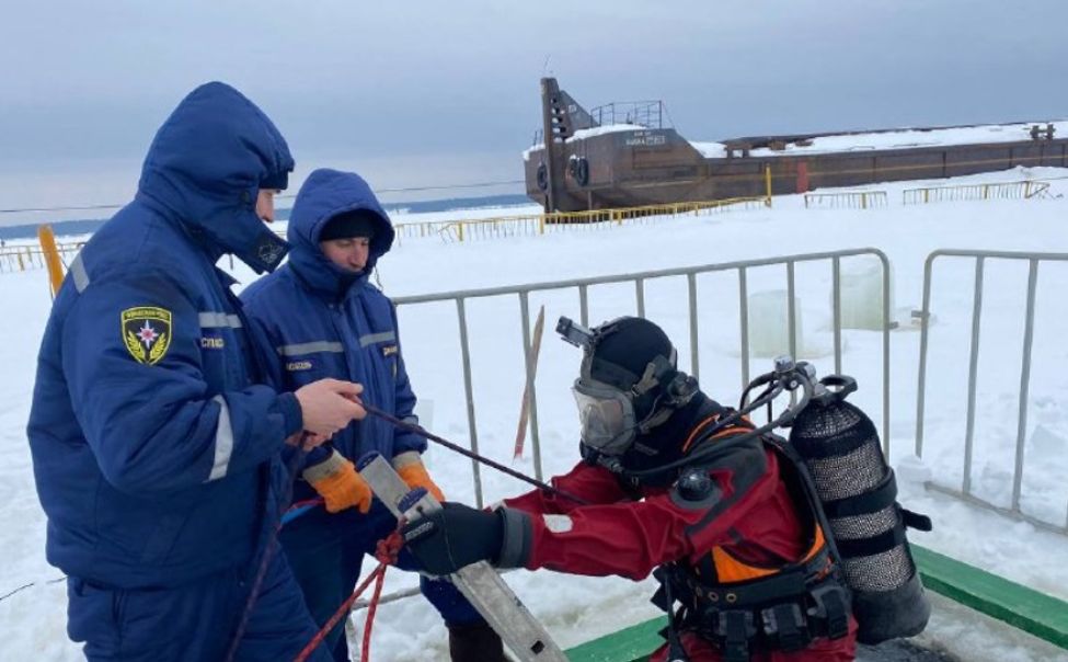 Спасатели Чувашской поисково-спасательной службы провели тренировочные погружения на Волге