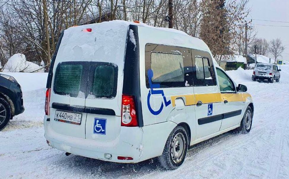 В Чувашии центр соцобслуживания доставляет пожилых из сел на медосмотры