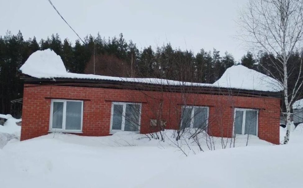 В Вурнарском округе от снега разрушилась крыша нежилого дома