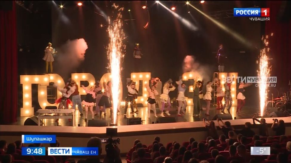 Культура керменӗн сцени вӗсемшӗн тӑван кил пекех