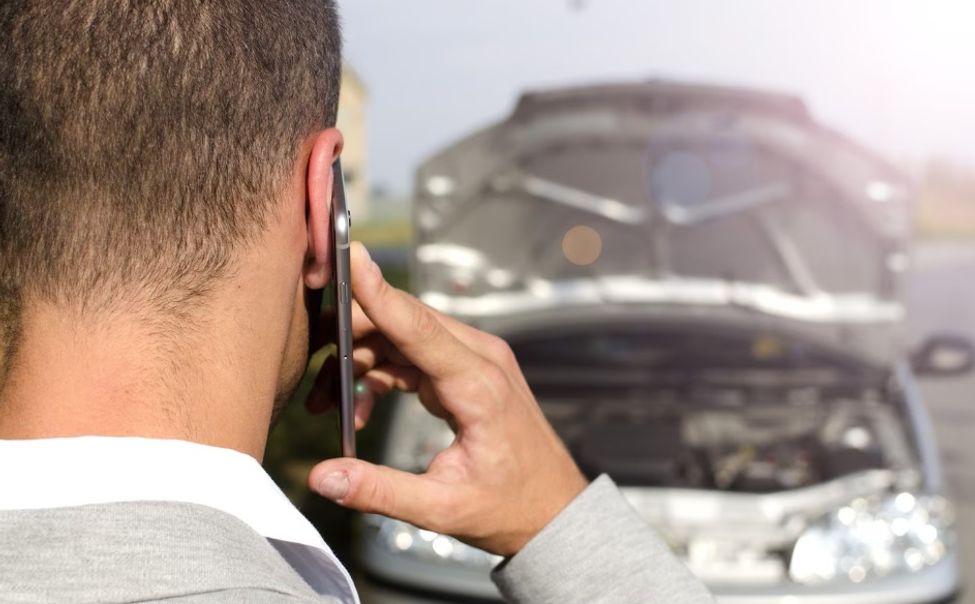 В Чебоксарах эвакуируют мешающие машины при уборке снега