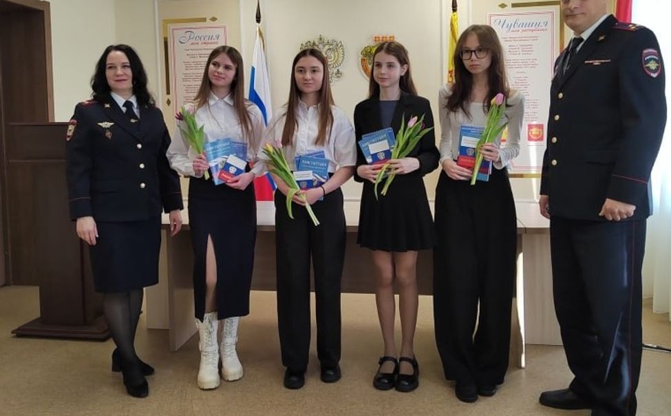 В Чувашии в преддверии праздника вручили паспорта 