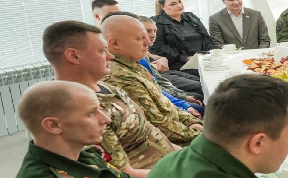 В школах Чувашии открыли 422 парты Героев