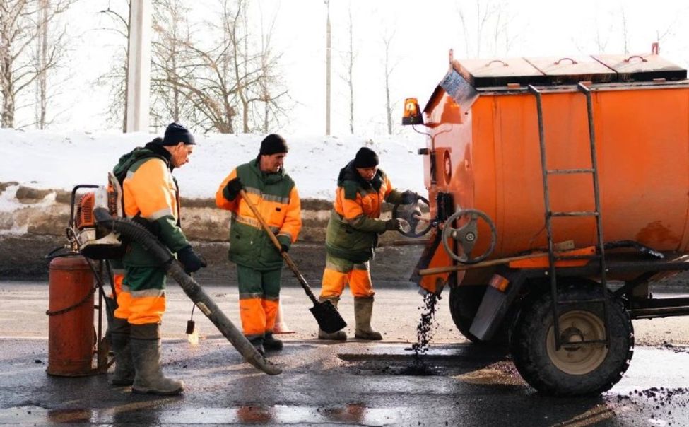 В Чебоксарах ремонтируют дороги после зимы
